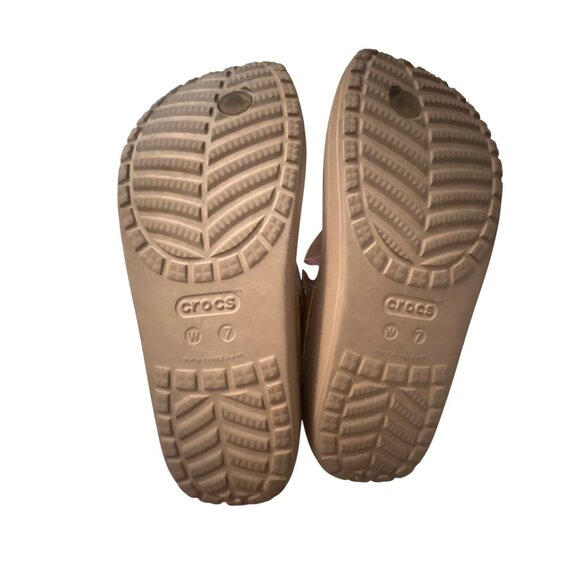 Womens Crocs Flip Flops Sz W7 Gold & Tan Comfort Sandals Metallic Strap - Picture 5 of 6
